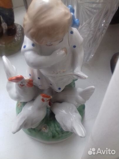 Фарфоровая статуэтка