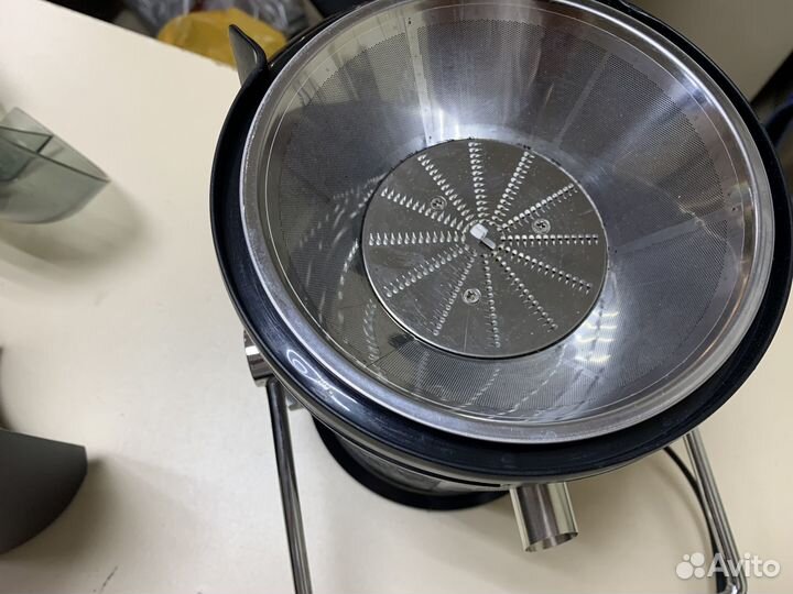 Центробежная соковыжималка Polaris PEA 1019AL