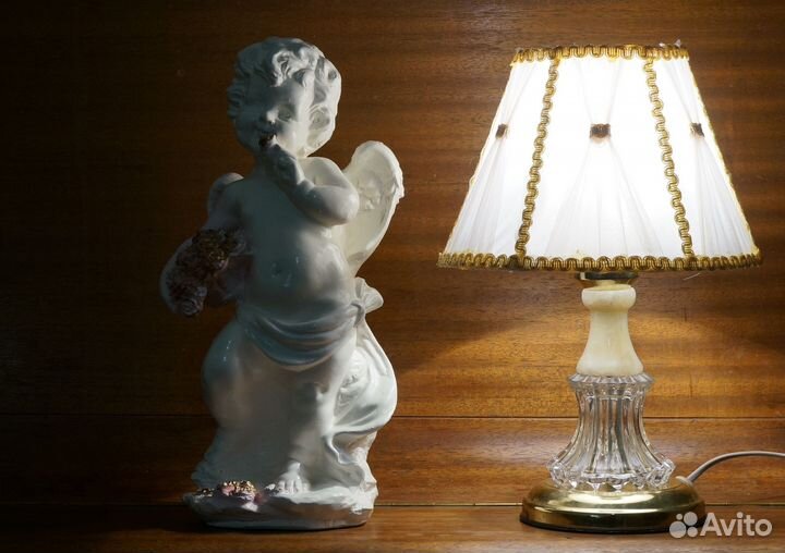 Статуэтка ангела. Ангелочек с розами