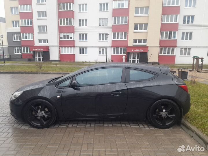 Opel Astra GTC 2.0 МТ, 2012, 272 000 км