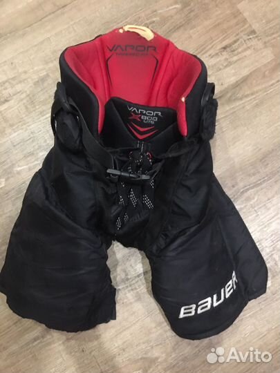 Хоккейная белье шлем краги коньки наколенники