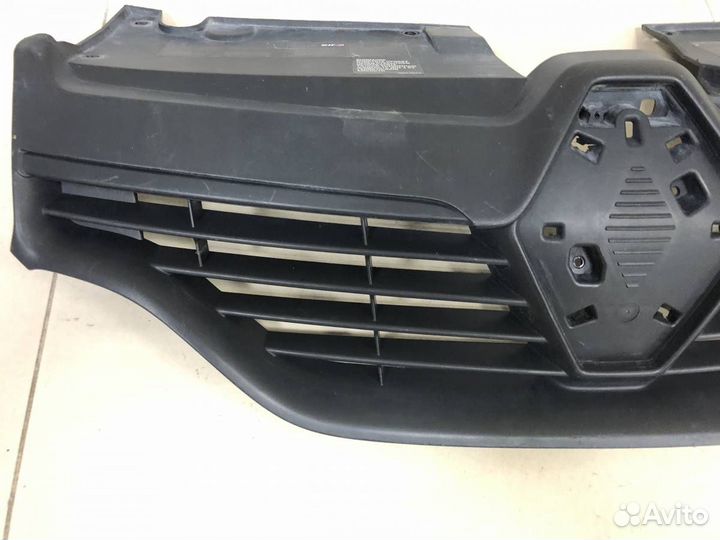 Б/У Решетка радиатора 623105727R renault