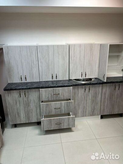 Кухонный гарнитур 2,4м