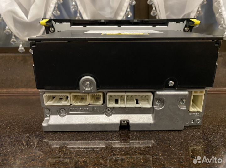 Штатное головное устройство Toyota Rav4