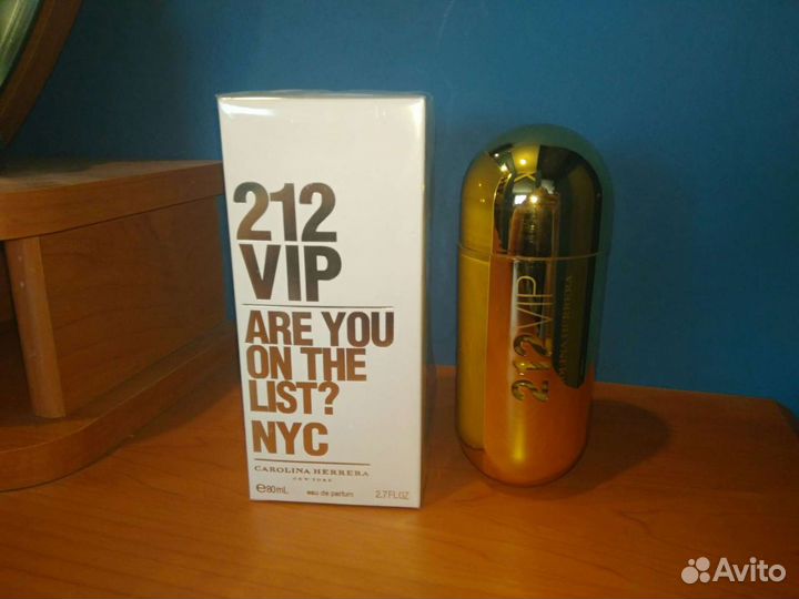 Каролина Эрера, Версаче, Кашарель и Экс Нихило