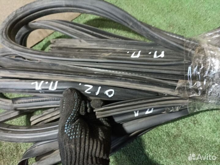 Резинка уплотнительная Nissan Almera N16 рестайлин