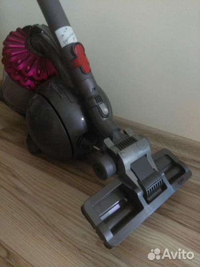 Пылесос с контейнером для пыли Dyson DC52 Allergy