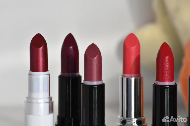 Косметика от компании avon,помады в наличии