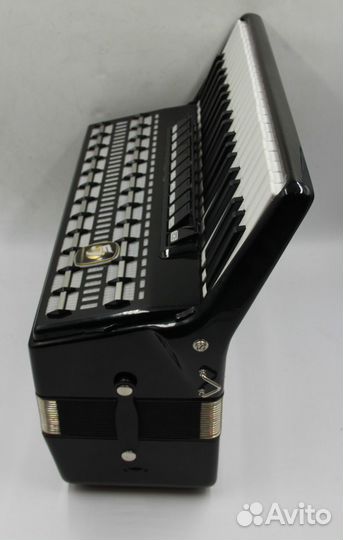 Аккордеон Weltmeister serino(полноразмерный)