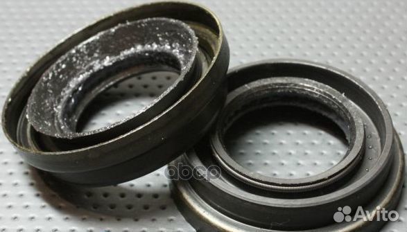 Сальник дифферинциала переднего правый M0A72723