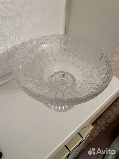 Хрустальная фруктовница на ножке