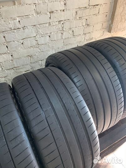 Michelin Pilot Sport 4 S 295/35 R21 и 315/30 R22 107Y