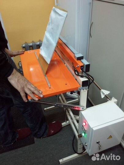 Запаиватель (запайщик) для изготовления бахил