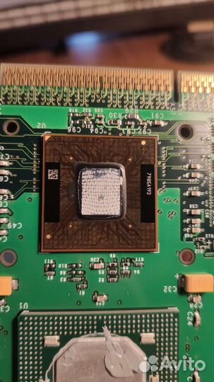 Intel Pentium III Xeon 500 мгц разъем Slot 2