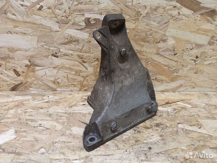 Кронштейн двигателя правый VW Passat B5, Audi A4