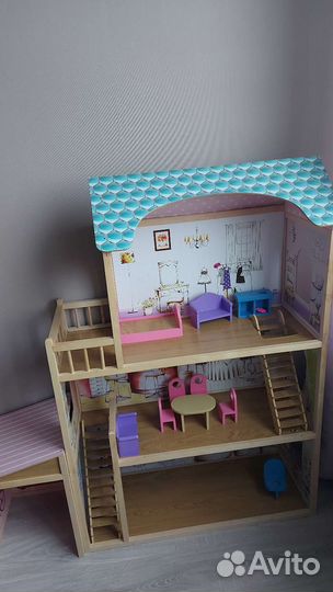 Кукольный домик с мебелью