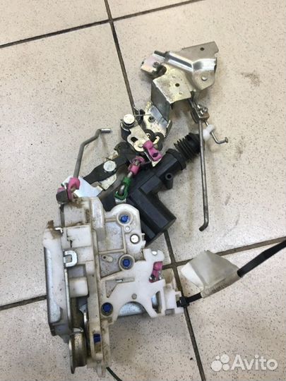 Замок дверной задний правый Nissan Np300