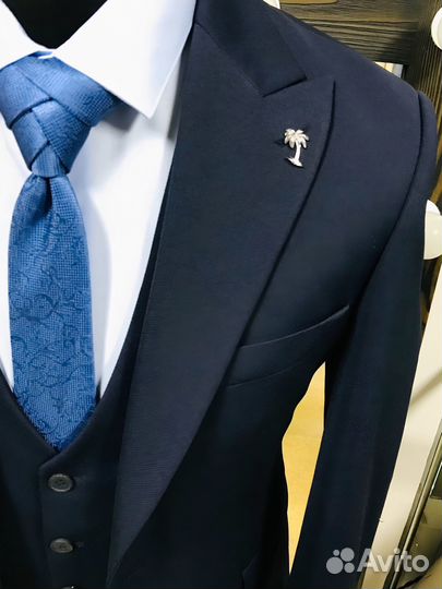 Мужской костюм не мнущийся