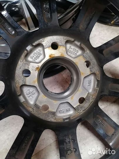 Продам комплект литых дисков на тойоту