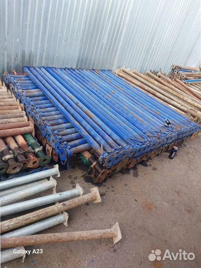 Конструкция из телескопических стоек для поддержания перекрытий