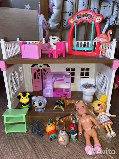 Домик для кукол с мелкими игрушками