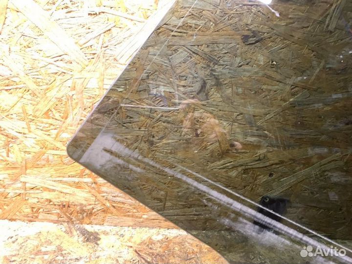 Стекло двери заднее левое Mercedes-Benz Glc-Class