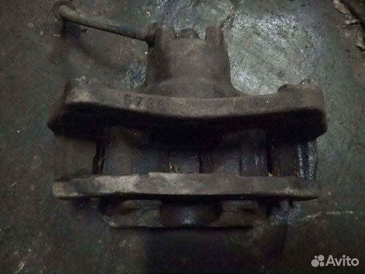 Суппорт передний левый Mitsubishi Lancer 10