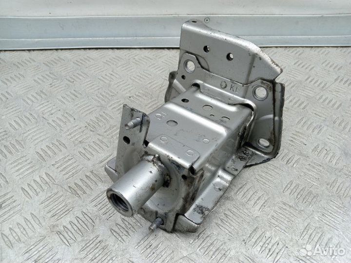 Кронштейн усилителя переднего бампера левый Nissan