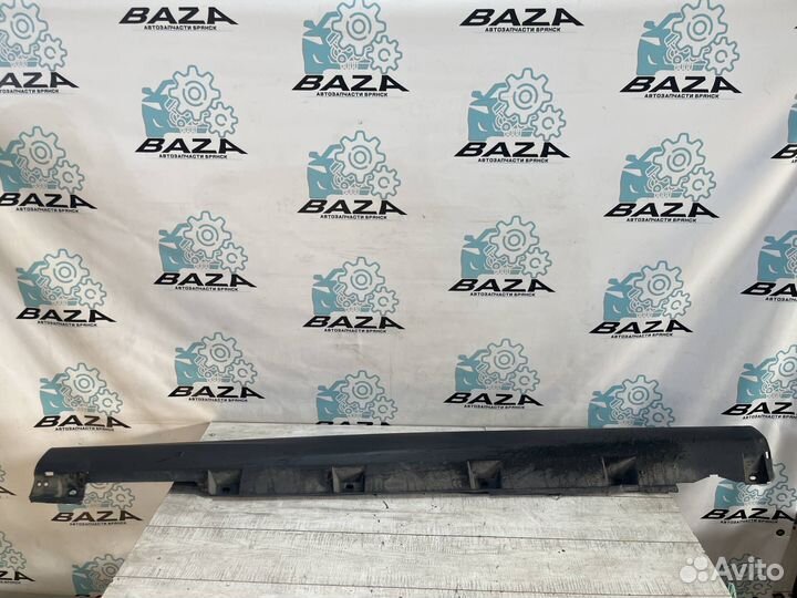 Накладка правого порога Ford Focus 3