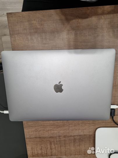 MacBook Pro 15 2017 i7 2.9Ghz Radeon Pro 560 4Gb
