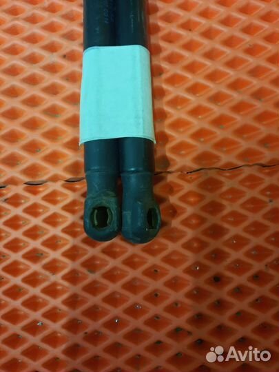 Газовые упоры крышки багаж. Ford Focus 2 универсал