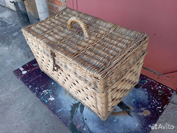 Сундук (короб) плетëный старый