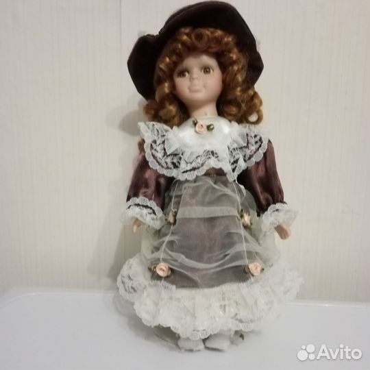 Фарфоровая куколка