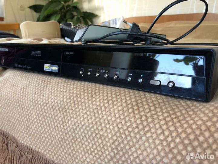 Рекордер пишущий samsung DVD-HR757 (320Гб.)