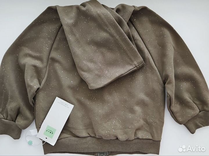 Костюм спортивный для девочки новый 98 с блестками