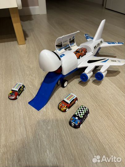 Самолет с инерционными машинками