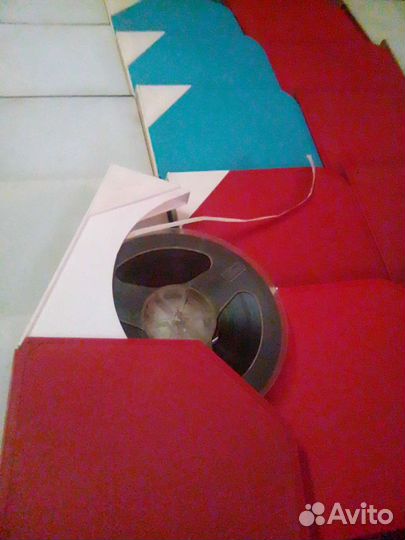 Катушки, пластмассовые футляры