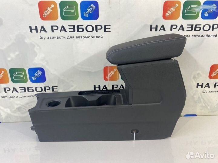 Консоль между сидений Renault Arkana LJC H4M 2019