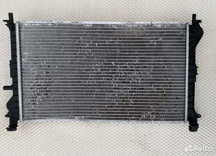 Радиатор охлаждения двс Ford Focus 1