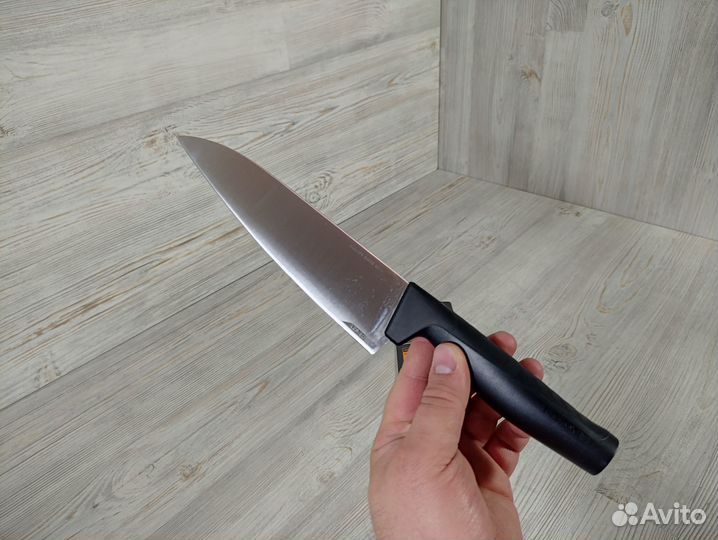 Нож поварской большой Hard Edge Fiskars 1051747