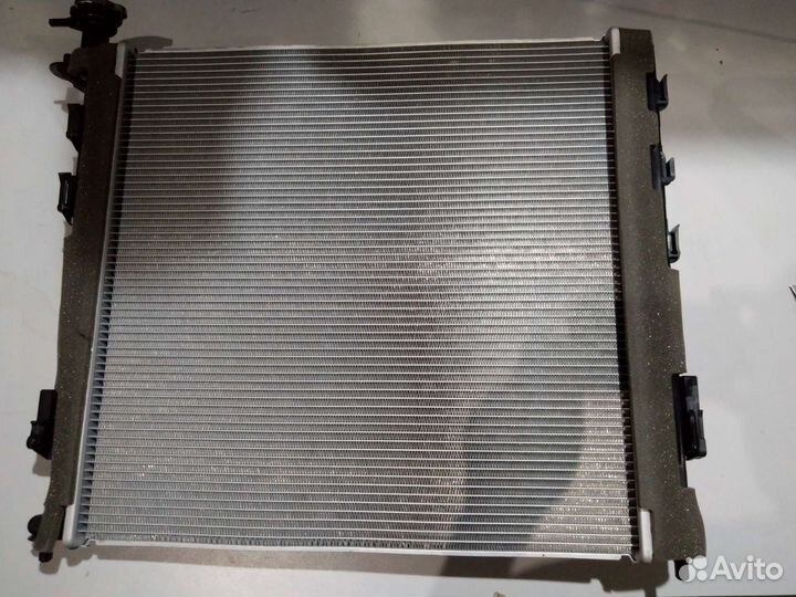 Радиатор охлаждения двигателя Hyundai Tucson (ll)