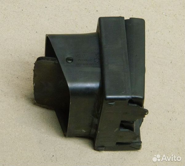 Дефлектор торпедо левый Audi 80 B3