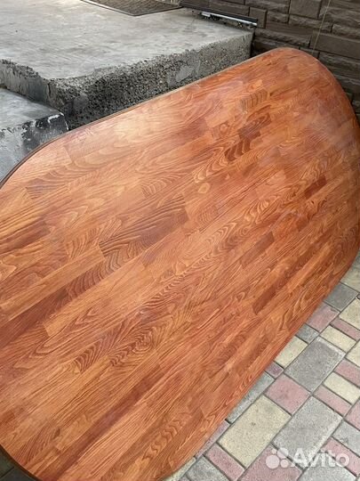 Деревянный стол