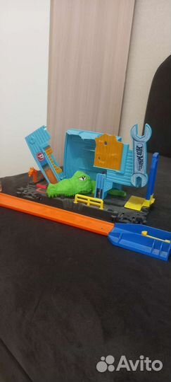 Хот вилс крокодил в гараже