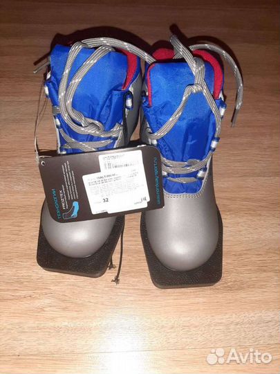 Лыжные ботинки детские новые