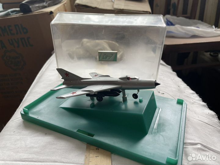 Модель самолета Су-7