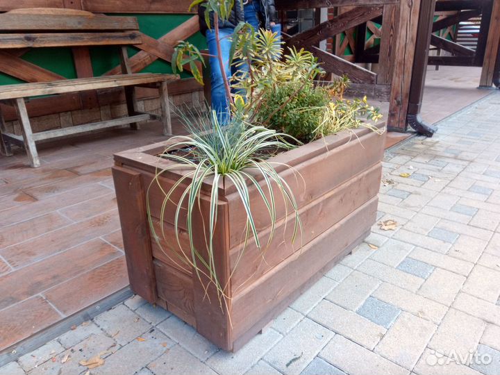 Кашпо, цветочники из дерева