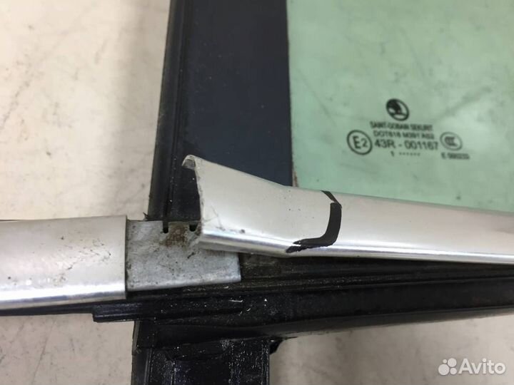 Стекло двери задней левой форточка Skoda Superb 20