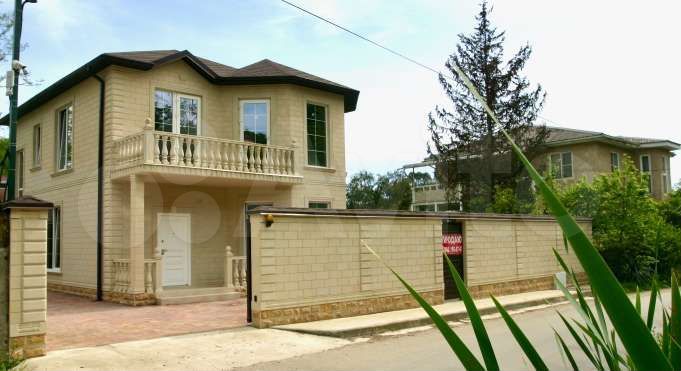 Дом 185 м² на участке 4,2 сот.