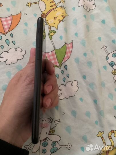 Телефон iPhone se 2020